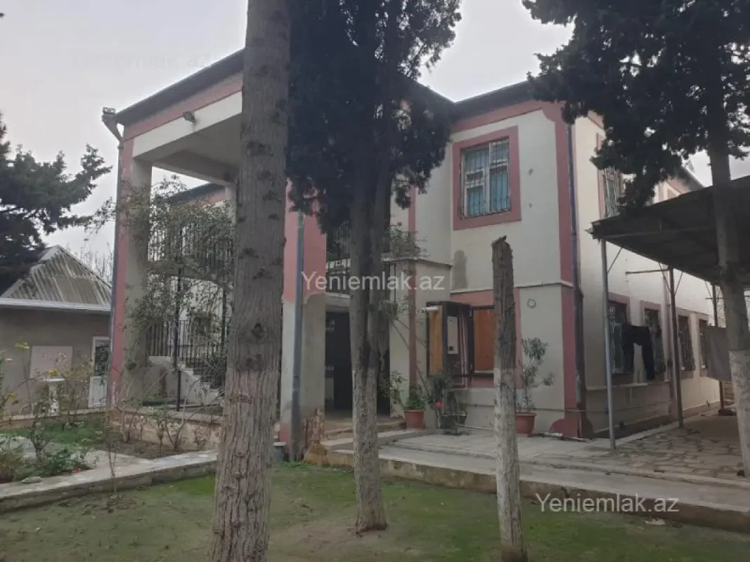 Satılır 8 otaqlı həyət evi 265 m²