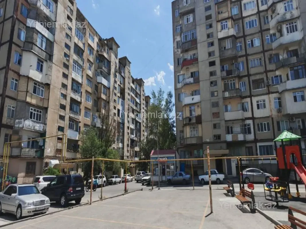 Satılır 2 otaqlı köhnə tikili 60 m²