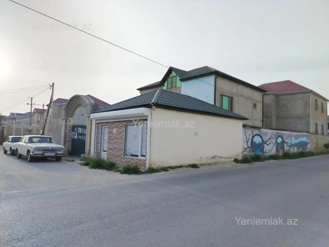 Satılır 8 otaqlı həyət evi 400 m²
