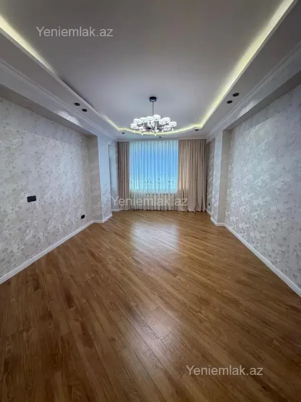 Satılır 3 otaqlı yeni tikili 130 m²