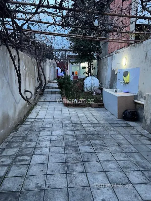 Satılır 4 otaqlı həyət evi 100 m²