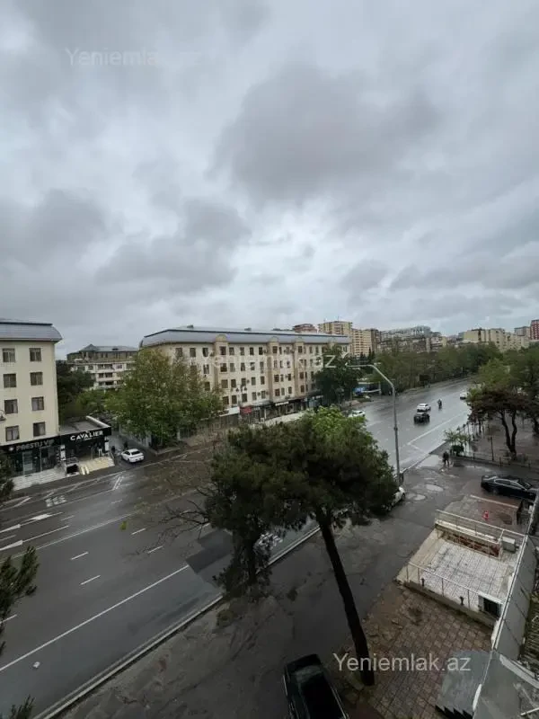 Satılır 3 otaqlı köhnə tikili 80 m²