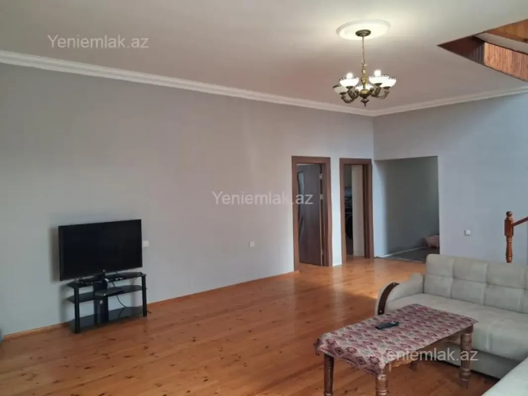 Satılır 5 otaqlı həyət evi 312 m²