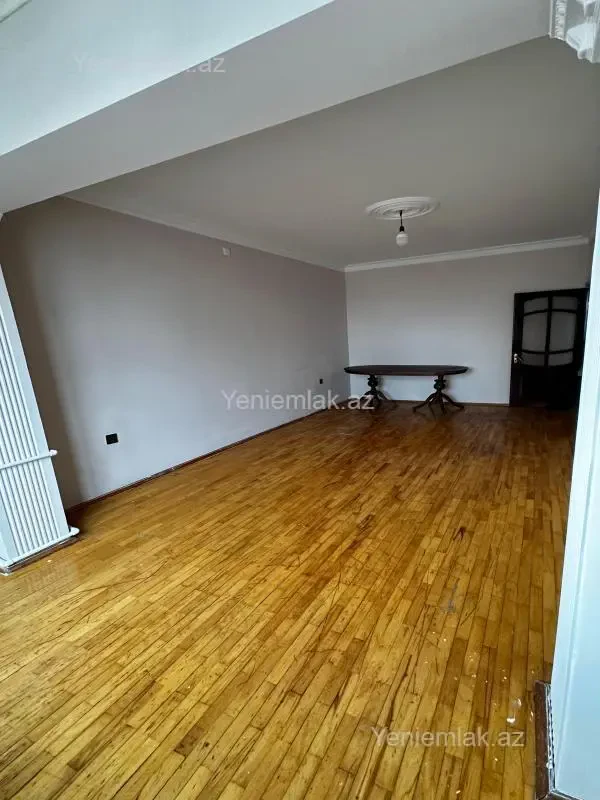 Satılır 2 otaqlı köhnə tikili 68 m²