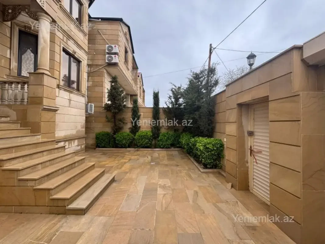 Satılır 6 otaqlı həyət evi 300 m²
