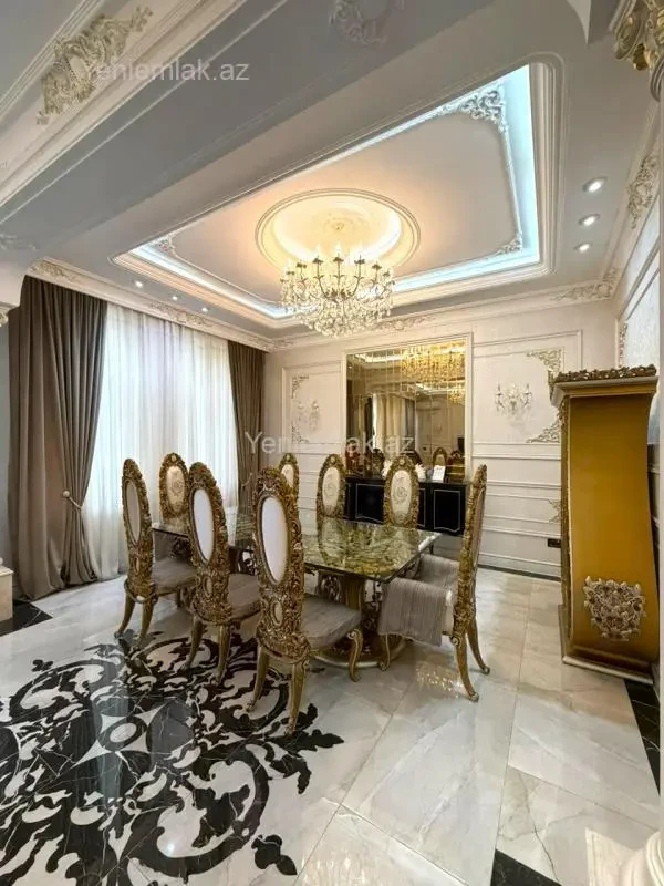 Satılır 3 otaqlı köhnə tikili 215 m²