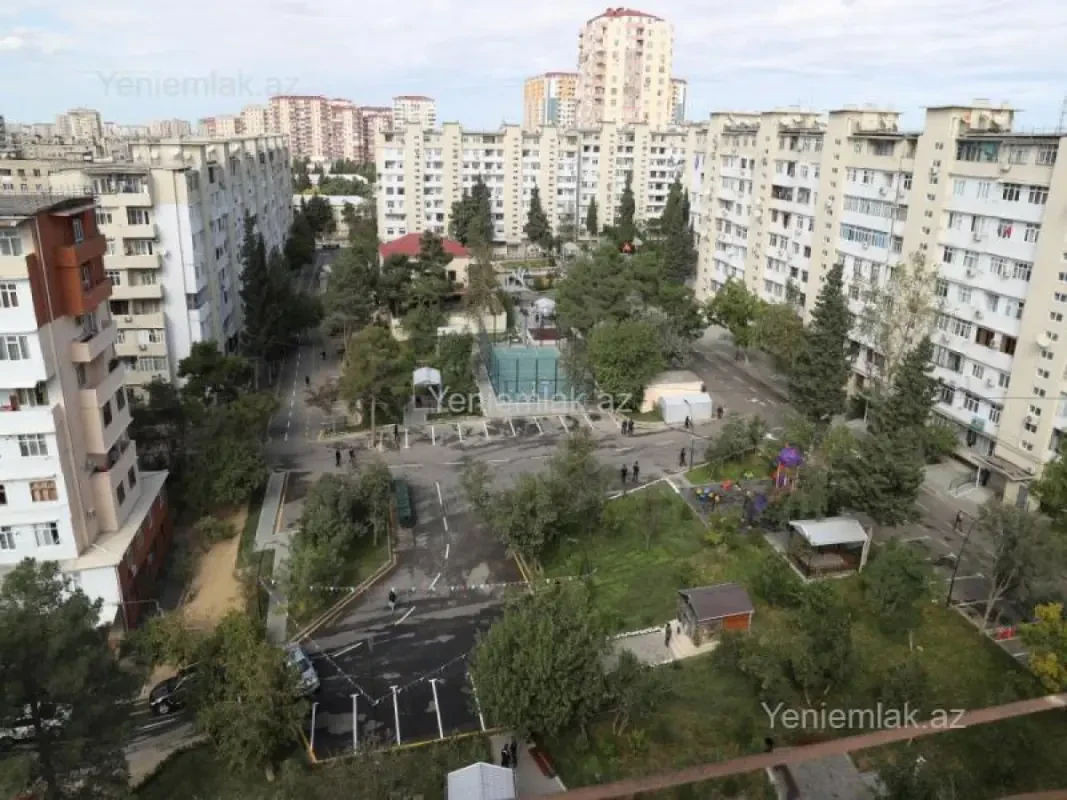 Satılır 4 otaqlı köhnə tikili 105 m²