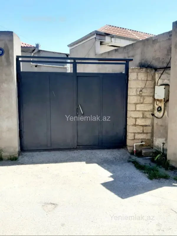 Satılır 12 otaqlı həyət evi 270 m²