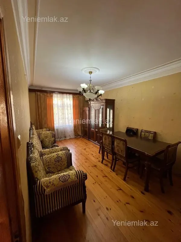 Satılır 3 otaqlı köhnə tikili 90 m²