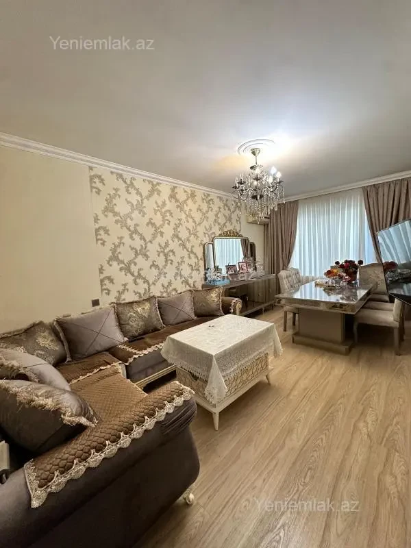 Satılır 4 otaqlı köhnə tikili 100 m²