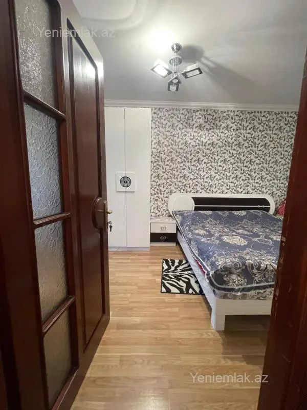 Satılır 4 otaqlı köhnə tikili 100 m²