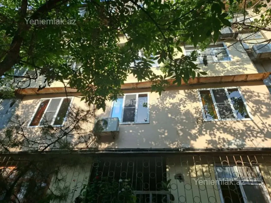 Satılır 5 otaqlı köhnə tikili 120 m²