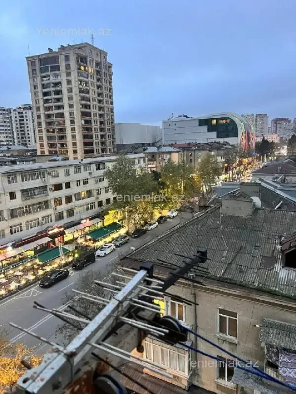 Satılır 2 otaqlı köhnə tikili 50 m²