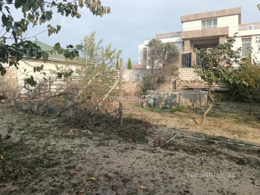 Satılır 5 otaqlı həyət evi 240 m²