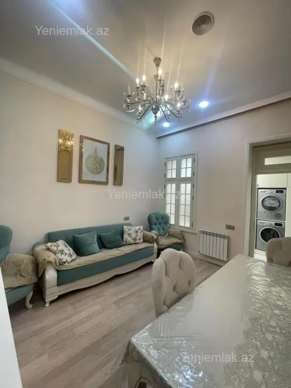 Satılır 4 otaqlı köhnə tikili 90 m²