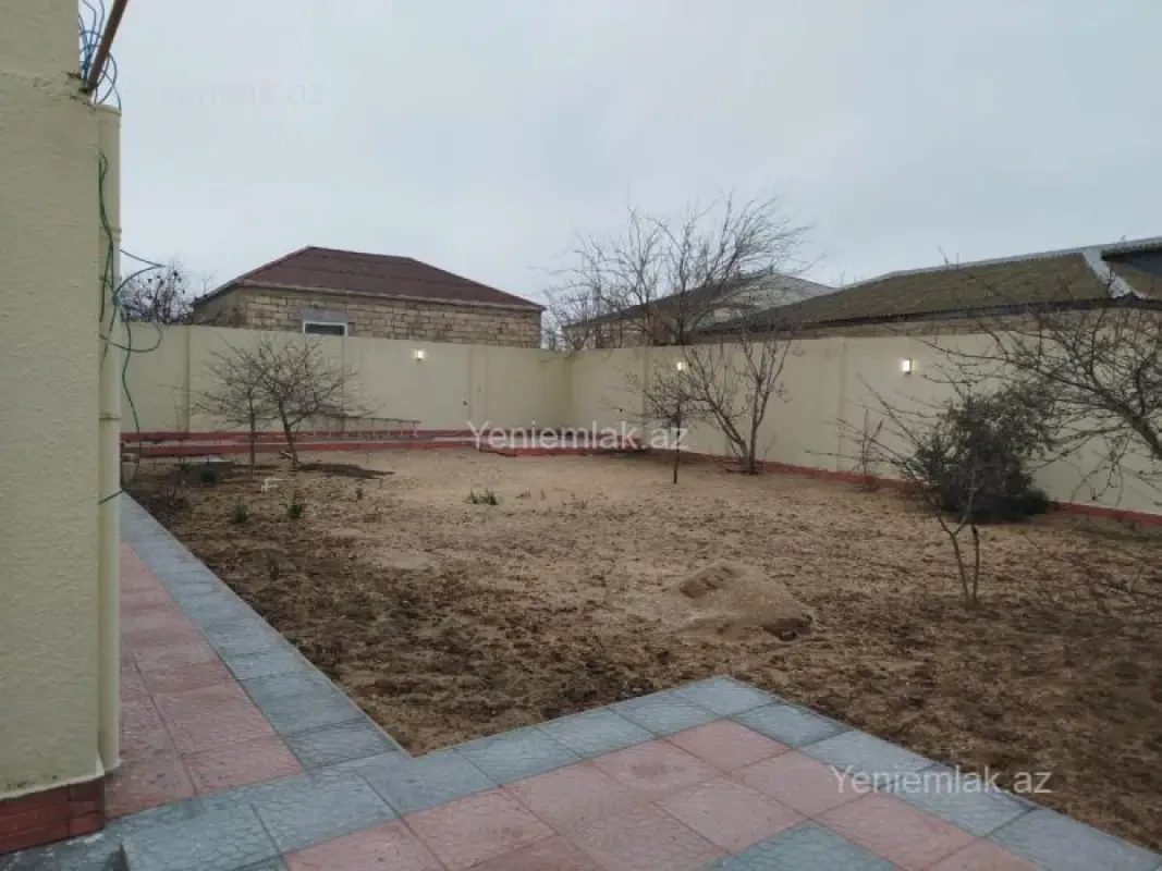 Satılır 5 otaqlı həyət evi 280 m²