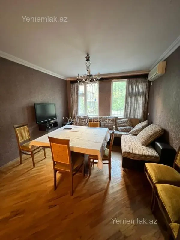 Satılır 3 otaqlı köhnə tikili 93 m²