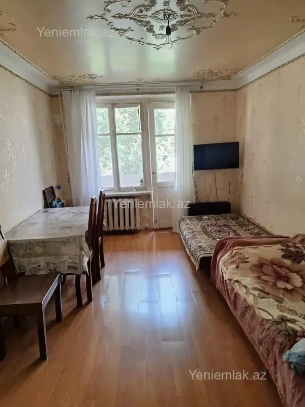 Satılır 2 otaqlı köhnə tikili 60 m²