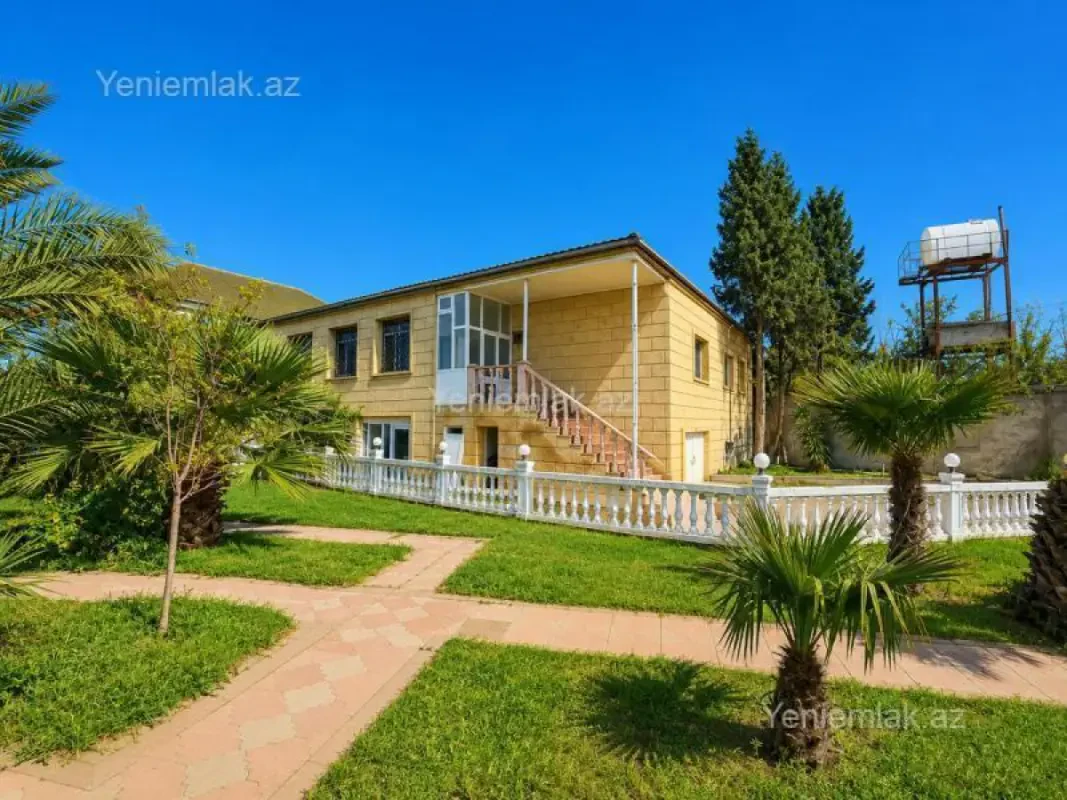 Satılır 7 otaqlı həyət evi 500 m²