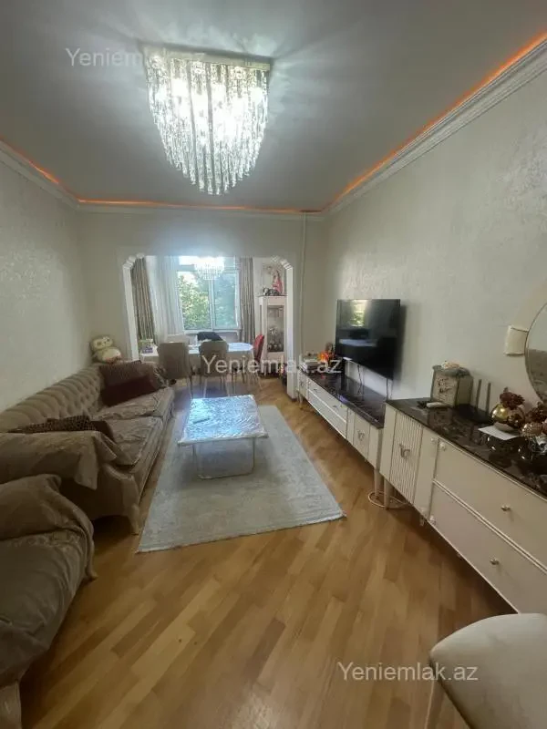 Satılır 2 otaqlı köhnə tikili 60 m²