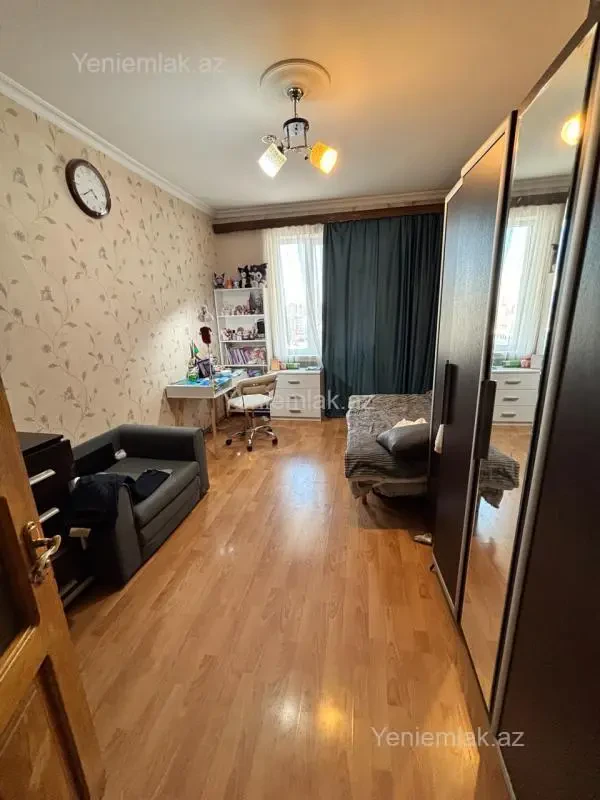 Satılır 3 otaqlı köhnə tikili 82 m²