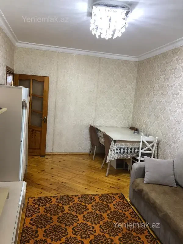 Satılır 2 otaqlı köhnə tikili 65 m²