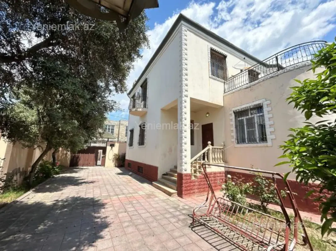 Satılır 6 otaqlı həyət evi 220 m²