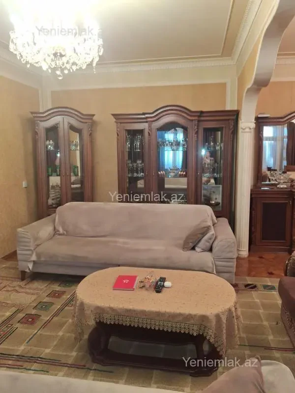 Satılır 5 otaqlı köhnə tikili 120 m²
