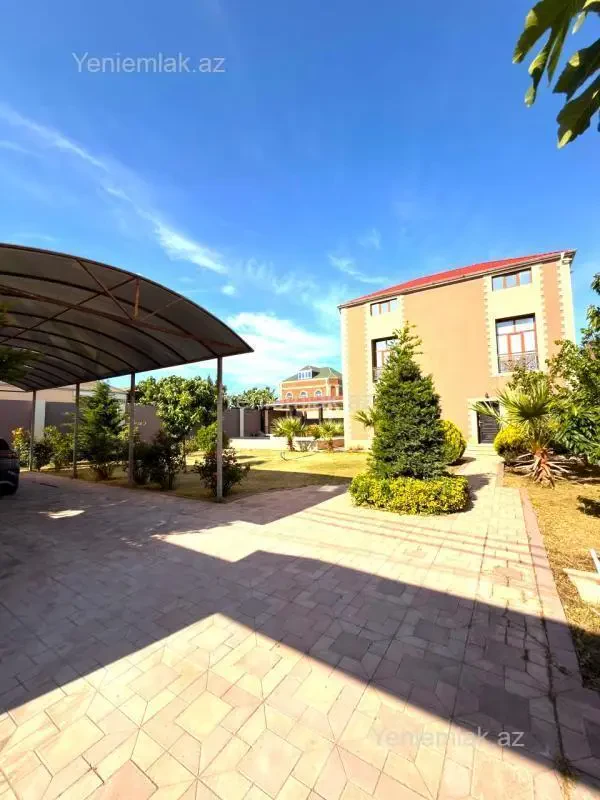 Satılır 5 otaqlı həyət evi 300 m²