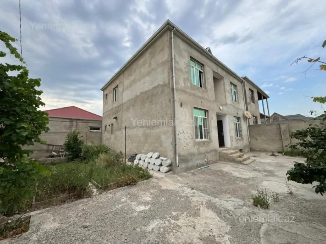 Satılır 6 otaqlı həyət evi 220 m²