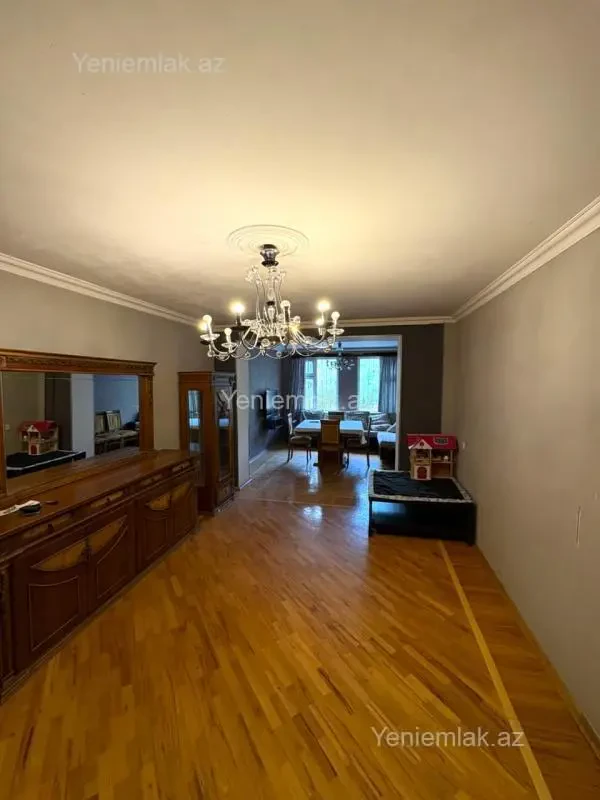 Satılır 3 otaqlı köhnə tikili 100 m²