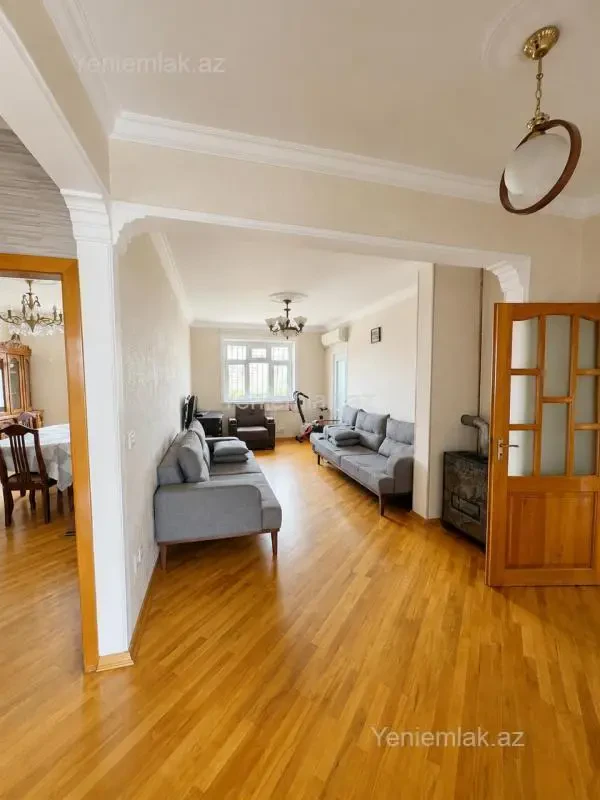 Satılır 5 otaqlı köhnə tikili 120 m²