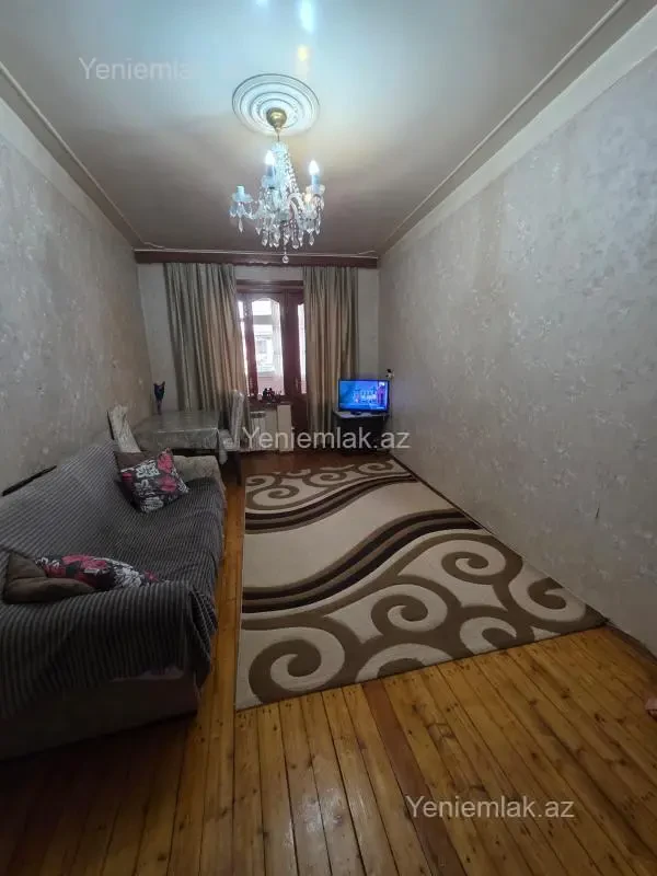 Satılır 2 otaqlı köhnə tikili 60 m²