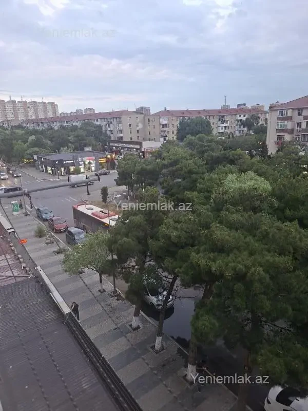 Satılır 2 otaqlı köhnə tikili 55 m²