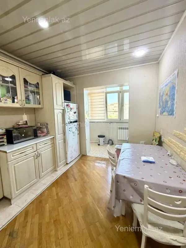 Satılır 2 otaqlı köhnə tikili 60 m²
