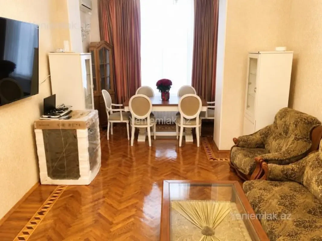 Satılır 3 otaqlı köhnə tikili 120 m²