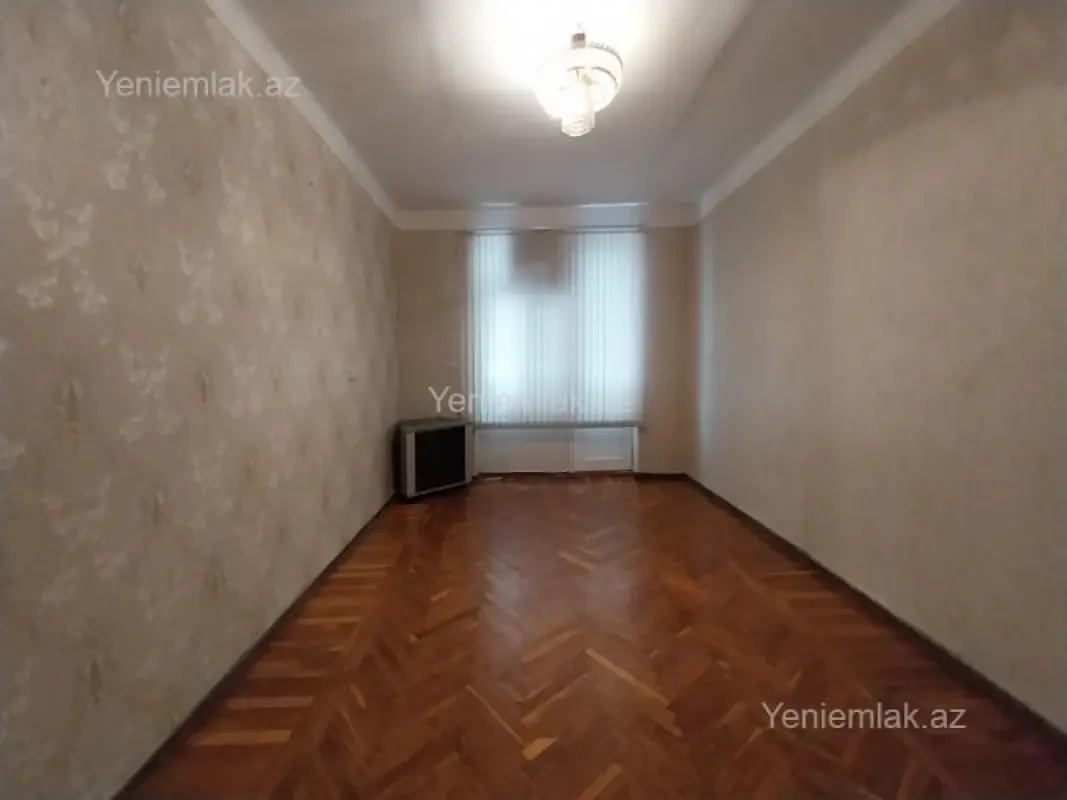 Satılır 3 otaqlı köhnə tikili 75 m²