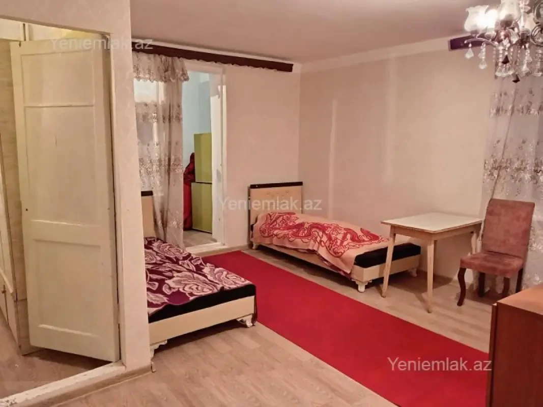 Satılır 1 otaqlı köhnə tikili 32 m²