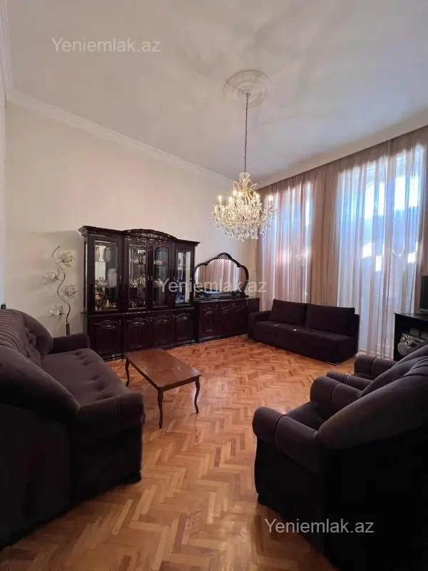 Satılır 2 otaqlı köhnə tikili 100 m²