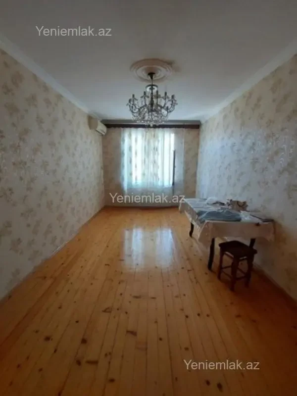 Satılır 3 otaqlı köhnə tikili 80 m²