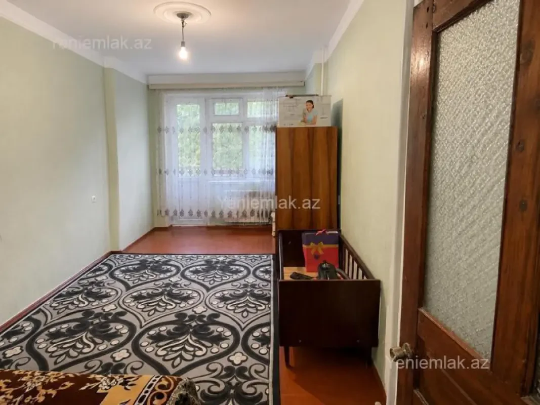 Satılır 2 otaqlı köhnə tikili 75 m²