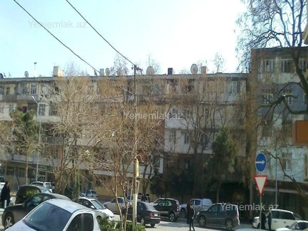 Satılır 4 otaqlı köhnə tikili 100 m²