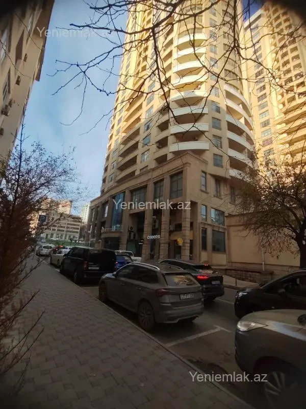 Satılır 3 otaqlı yeni tikili 175 m²