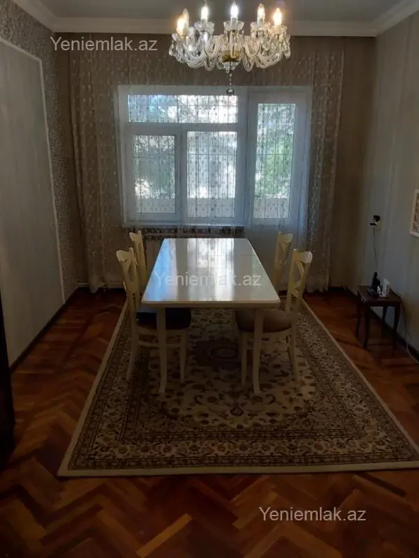Satılır 5 otaqlı köhnə tikili 130 m²