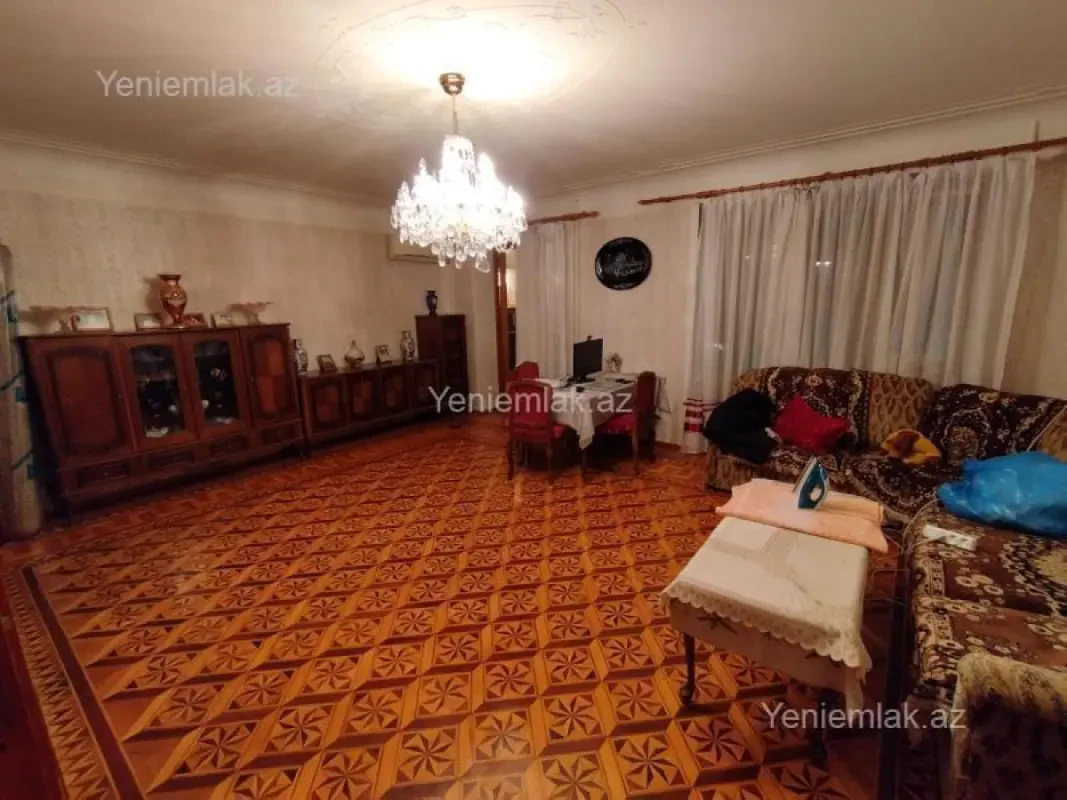 Satılır 4 otaqlı köhnə tikili 110 m²