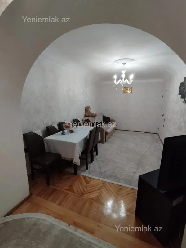Satılır 4 otaqlı köhnə tikili 95 m²