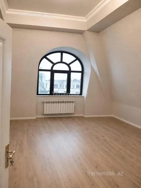 Satılır 2 otaqlı yeni tikili 72 m²