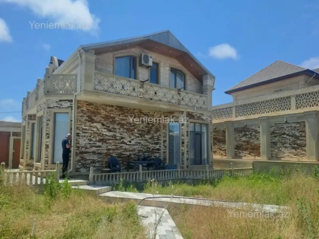 Satılır 5 otaqlı həyət evi 250 m²