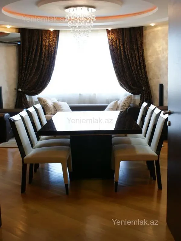 Satılır 4 otaqlı yeni tikili 210 m²