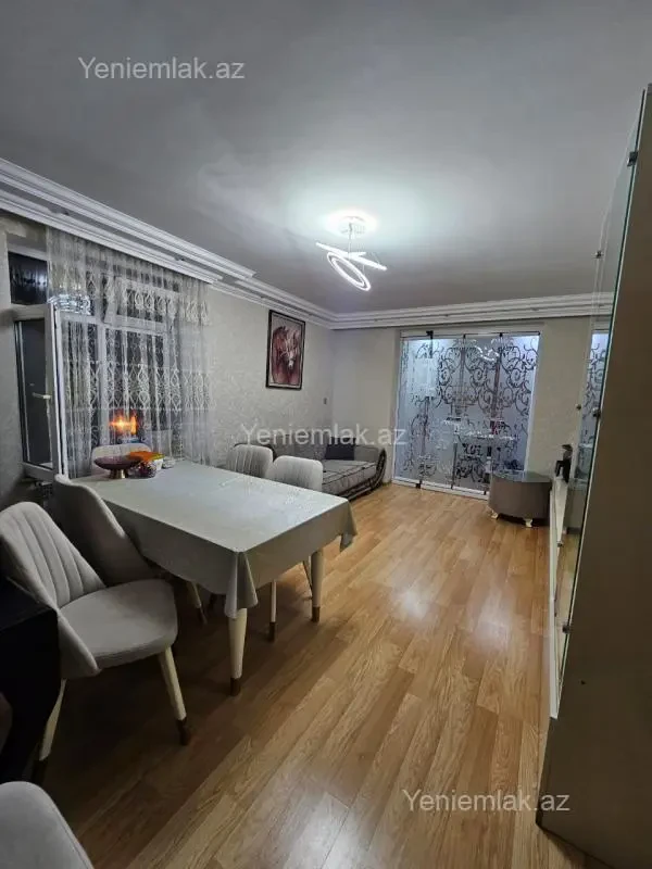 Satılır 2 otaqlı köhnə tikili 52 m²
